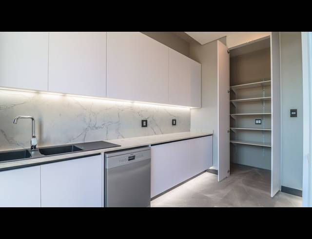 5 BEDROOM FREESTANDING FOR SALE IN UMHLANGA RIDGE